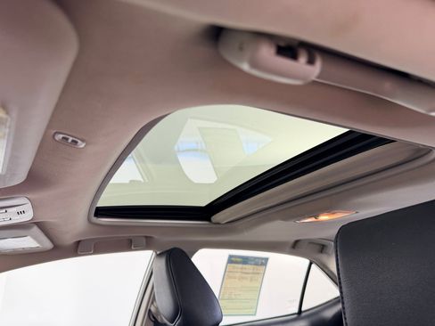 Used 2017 Toyota Corolla SE w/ SE Premium Package image 14