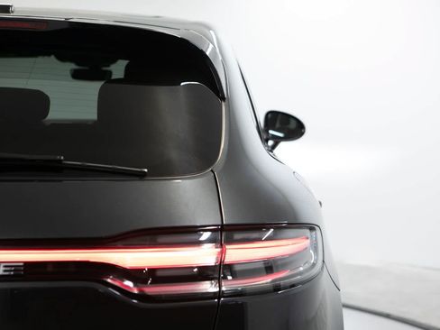 Certified 2023 Porsche Macan S AWD/4WD image 38