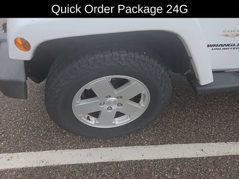 Used 2012 Jeep Wrangler Unlimited Sahara w/ Connectivity Group AWD/4WD image 9