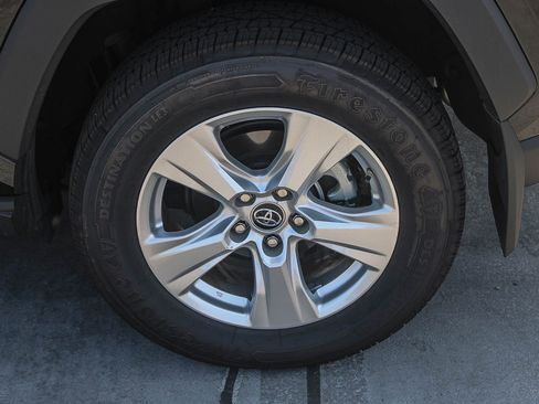 Used 2019 Toyota RAV4 XLE w/ Convenience Package image 10