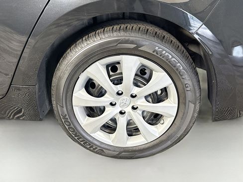 Used 2022 Toyota Corolla LE image 36