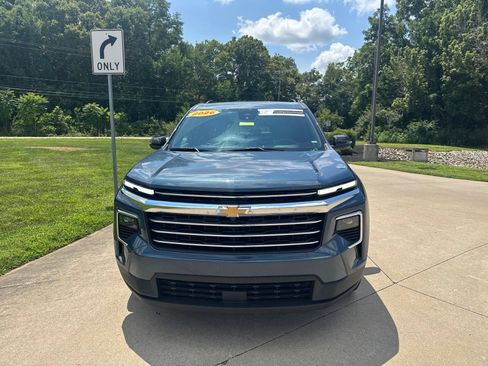 Used 2026 Chevrolet Traverse LT AWD/4WD image 2