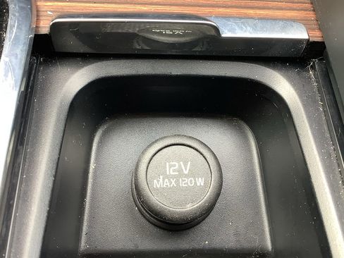 Used 2024 Volvo V60 B5 Cross Country Plus w/ Protection Package Premier image 27