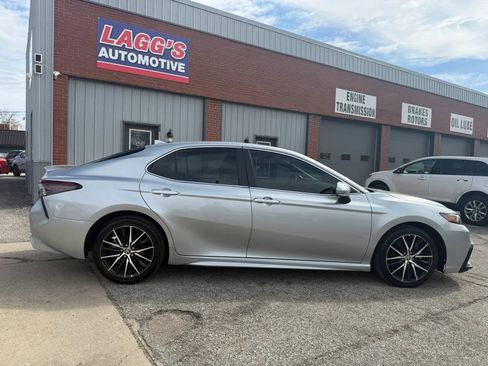 Used 2023 Toyota Camry SE image 9