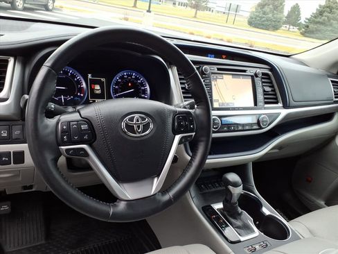 Used 2019 Toyota Highlander Limited Platinum image 10