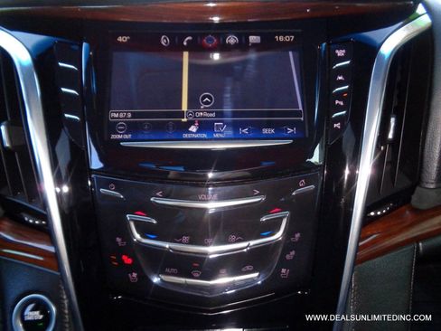 Used 2018 Cadillac Escalade Premium Luxury image 18