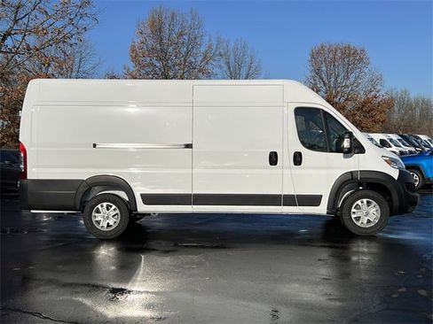 New 2024 RAM ProMaster 3500 w/ Quick Order Package 22G SLT image 3