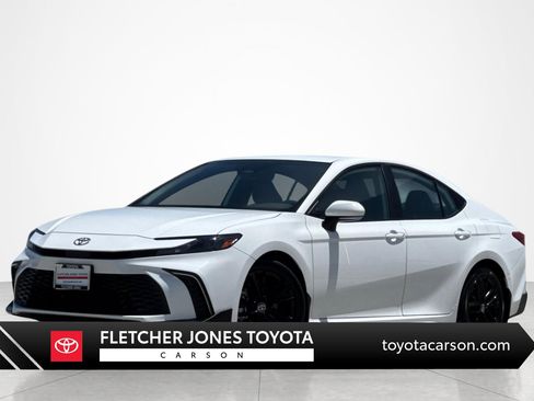 Certified 2025 Toyota Camry SE w/ Convenience Package FWD image 1