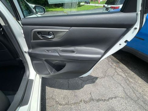 Used 2015 Nissan Altima 2.5 SL w/ Technology Package FWD image 25