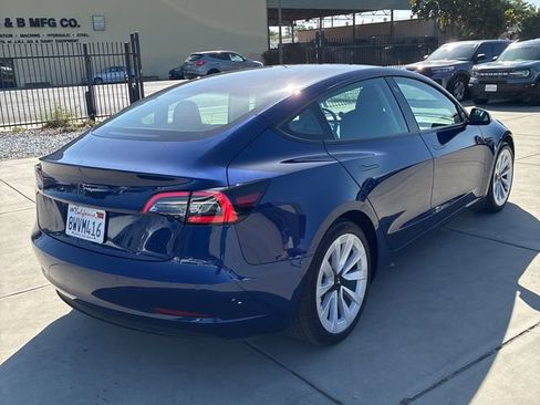 Used 2021 Tesla Model 3 Standard Range Plus RWD image 3