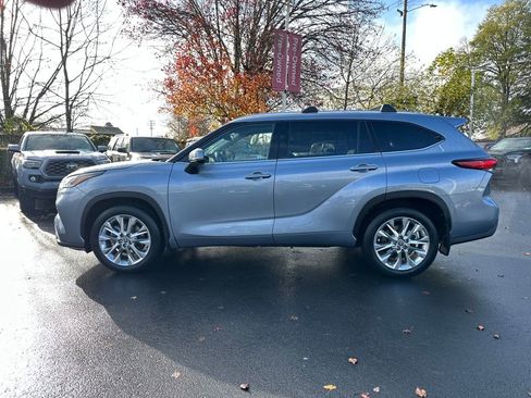 Used 2023 Toyota Highlander Limited image 2