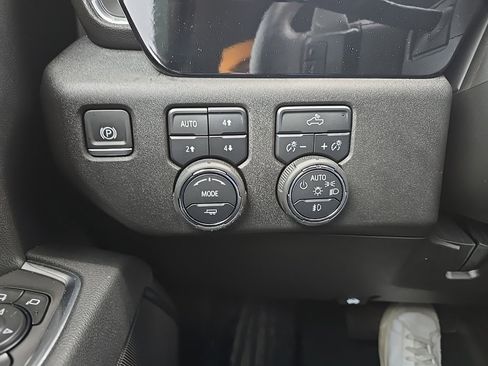 Used 2025 Chevrolet Silverado 1500 RST w/ Z71 Off-Road Package image 18