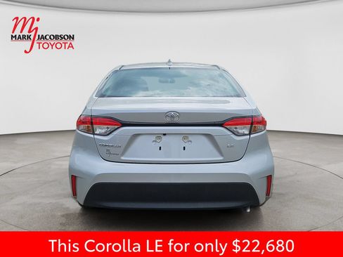 Used 2025 Toyota Corolla LE FWD image 11