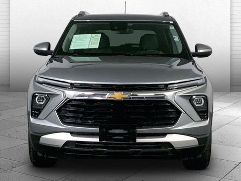 Used 2025 Chevrolet TrailBlazer LT AWD/4WD image 2