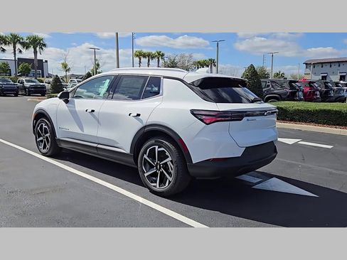 New 2026 Chevrolet Equinox EV LT image 18