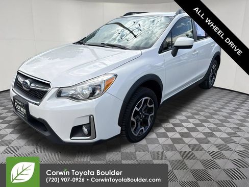 Used 2017 Subaru Crosstrek 2.0i Premium AWD/4WD image 3
