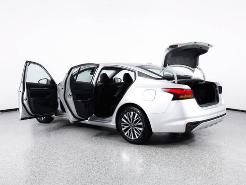 Used 2023 Nissan Altima 2.5 SV FWD image 14