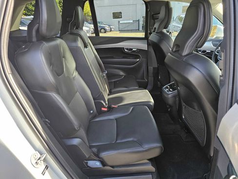 Certified 2025 Volvo XC90 B5 Core image 12
