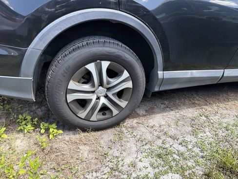 Used 2018 Toyota RAV4 LE FWD image 8