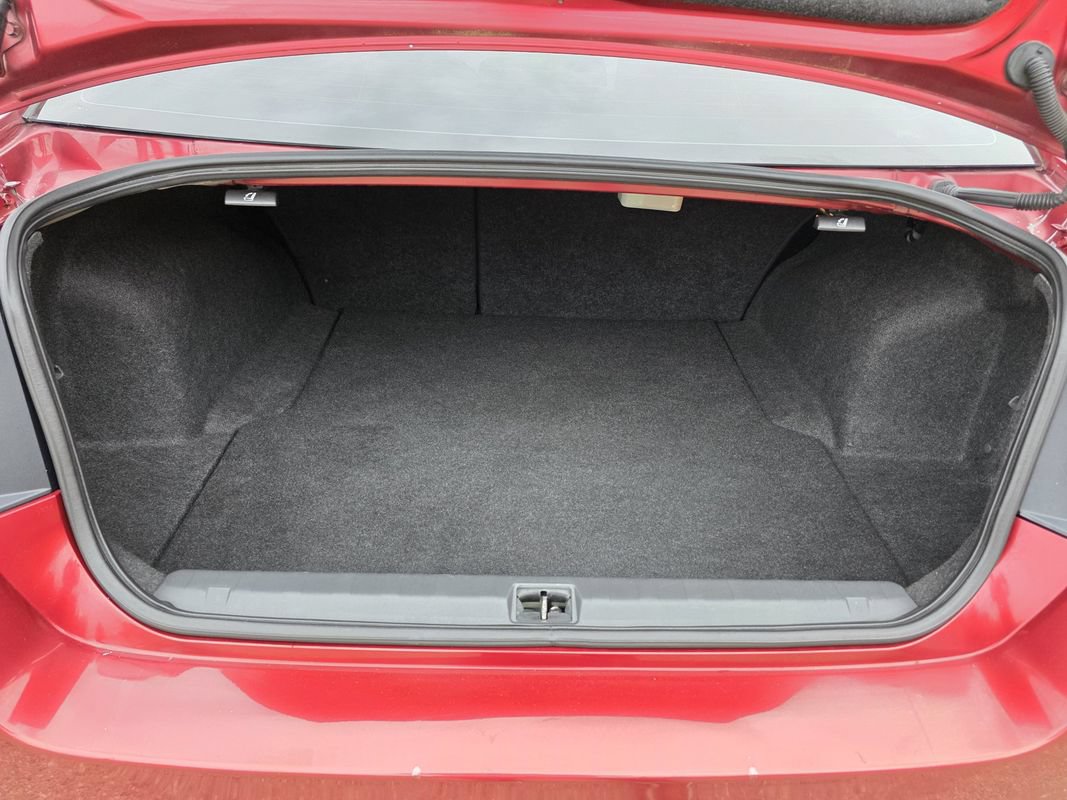 Used 2013 Subaru Legacy 2.5i Premium w/ All-Weather Pkg + Moonroof AWD/4WD image 18