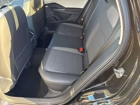 New 2026 Volkswagen Taos SE image 6