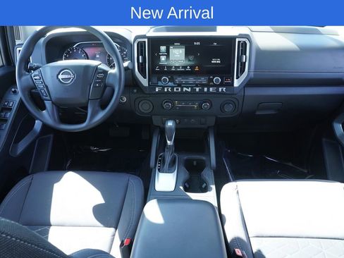 Certified 2025 Nissan Frontier SV w/ Tow Package RWD image 12