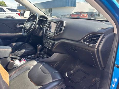 Used 2021 Jeep Cherokee Trailhawk w/ Trailer Tow Group AWD/4WD image 23