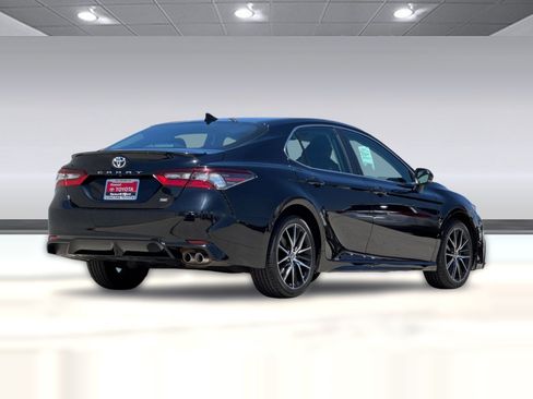Used 2024 Toyota Camry SE FWD image 9