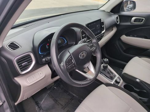 Used 2025 Hyundai Venue SEL FWD image 15