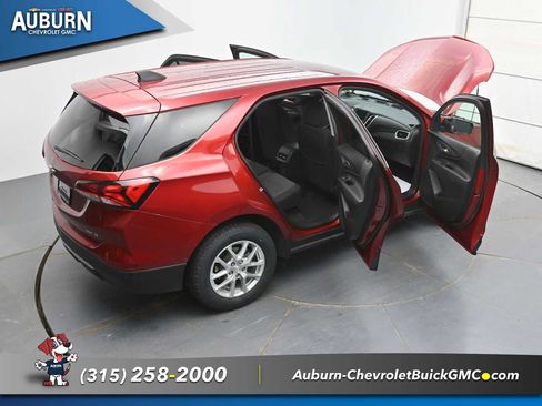 Used 2023 Chevrolet Equinox LT image 38