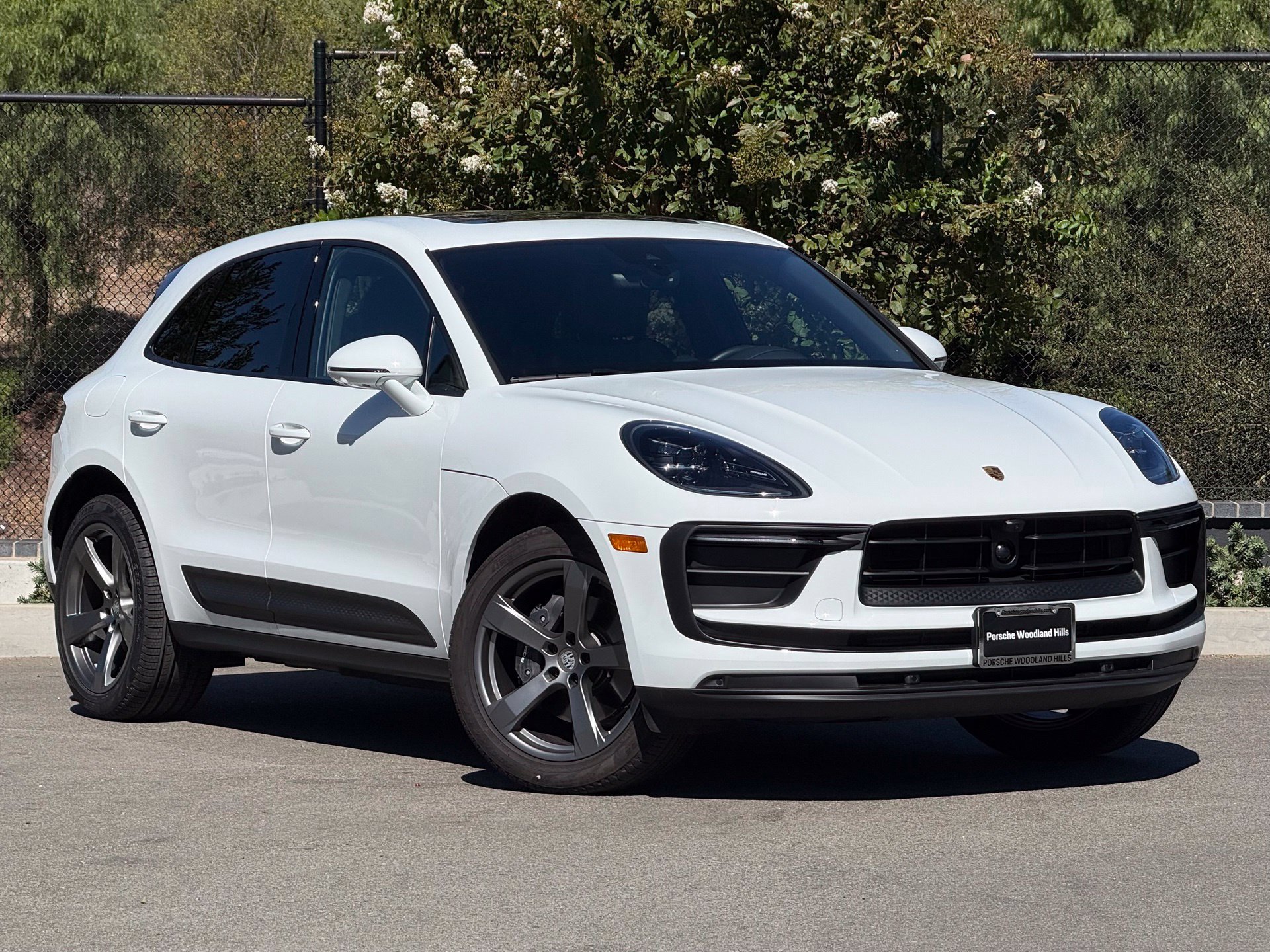 Used 2026 Porsche Macan AWD/4WD image 9