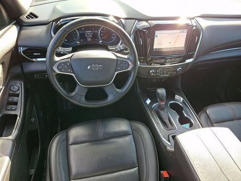 Used 2023 Chevrolet Traverse RS AWD/4WD image 2