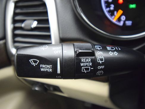 Used 2018 Jeep Grand Cherokee Laredo AWD/4WD image 34