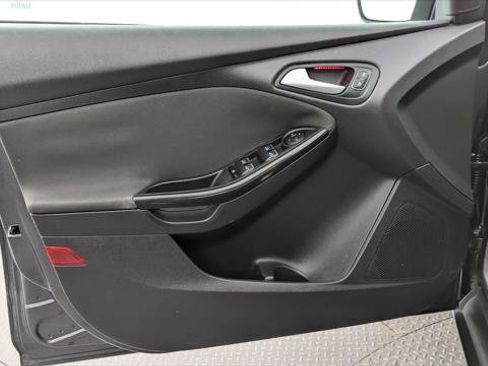 Used 2016 Ford Focus Titanium w/ Titanium Technology Package image 13