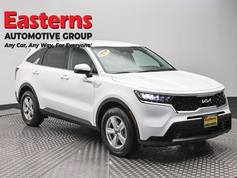Used 2023 Kia Sorento LX FWD image 3