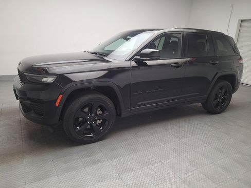 Used 2023 Jeep Grand Cherokee Altitude AWD/4WD image 2