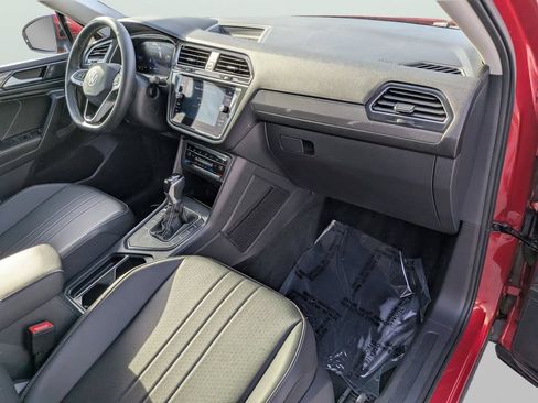 Used 2023 Volkswagen Tiguan SE FWD image 10