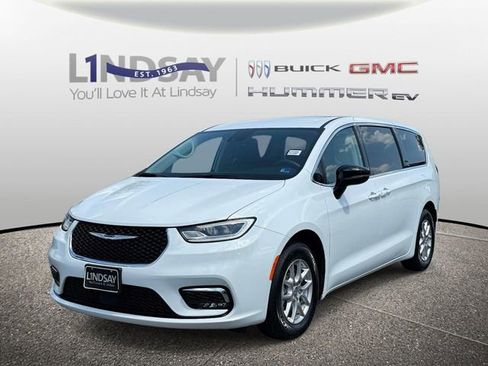 Used 2024 Chrysler Pacifica Touring-L FWD image 5