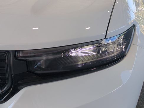 New 2025 Jeep Grand Cherokee Altitude image 10