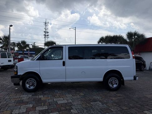 Used 2017 Chevrolet Express 2500 LT w/ LT Preferred Equipment Group RWD image 13