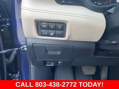 Used 2023 Toyota Highlander Platinum FWD image 34