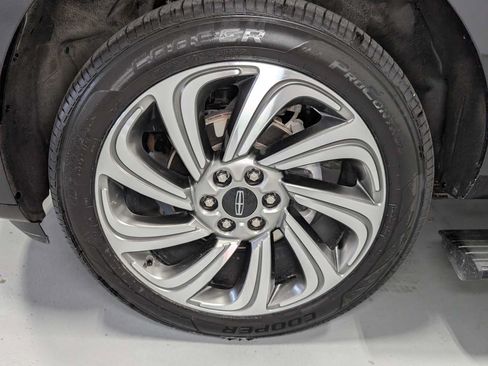 Used 2023 Lincoln Navigator Reserve AWD/4WD image 3