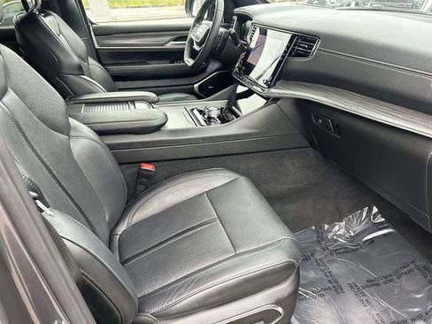 Certified 2024 Jeep Wagoneer L Series III w/ Flexible Seating Group AWD/4WD image 12