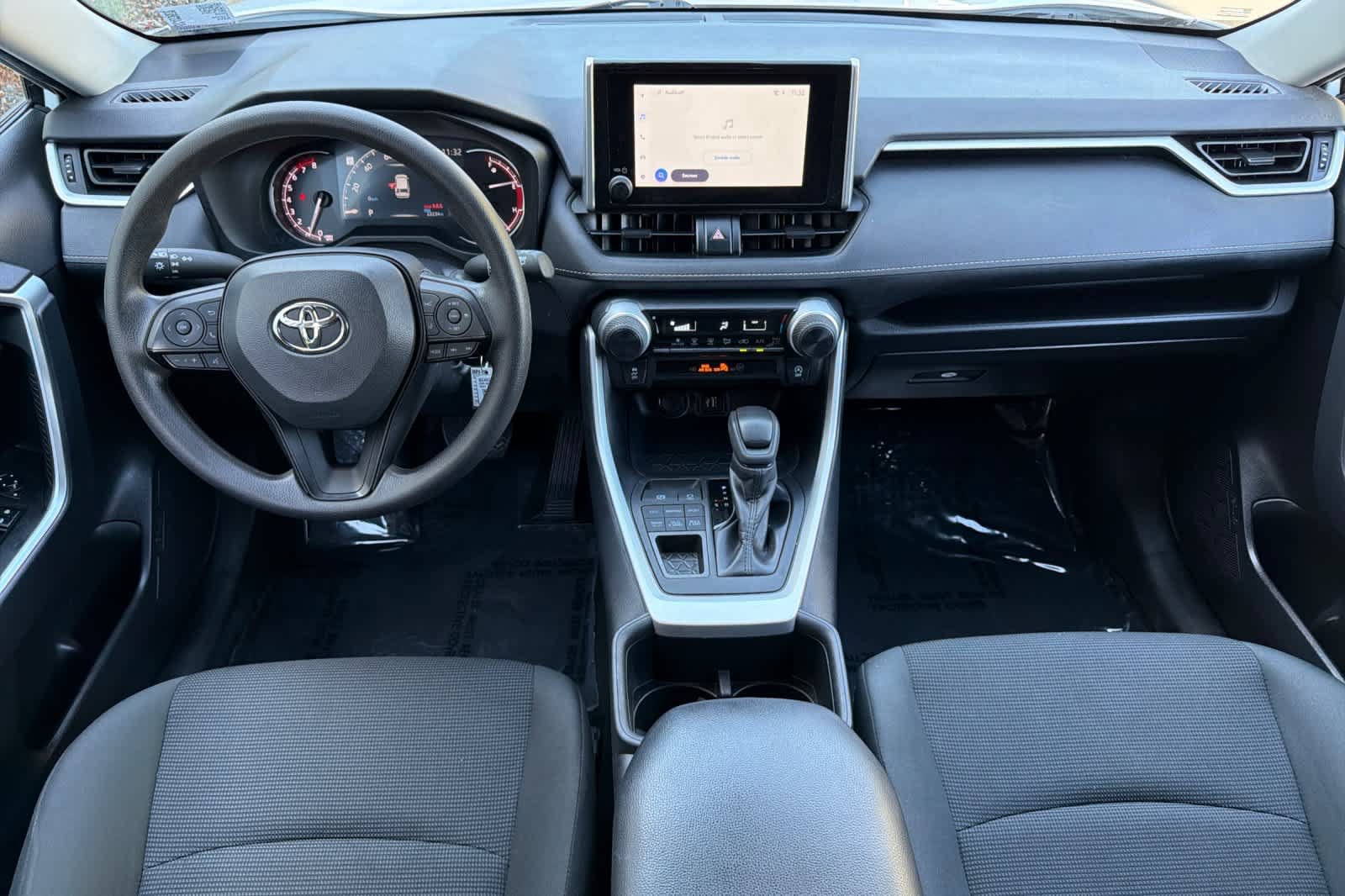 Used 2025 Toyota RAV4 LE AWD/4WD image 3