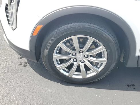 Used 2022 Cadillac XT4 Premium Luxury w/ Safety Alert Package FWD image 11