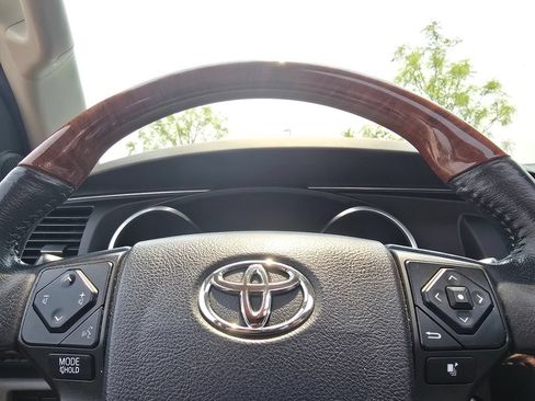Used 2018 Toyota Sequoia Platinum AWD/4WD image 29