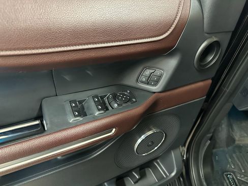 Used 2022 Ford Expedition Limited image 12