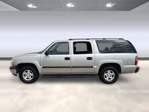 Used 2004 Chevrolet Suburban LS image 2