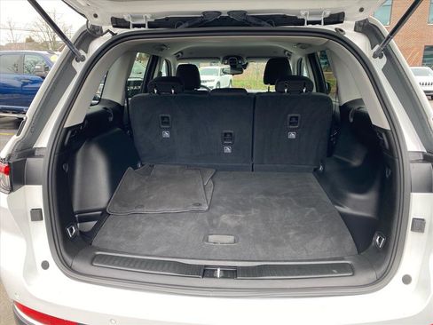 Used 2023 Jeep Grand Cherokee Laredo AWD/4WD image 21