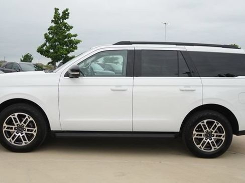 Used 2025 Ford Expedition Active AWD/4WD image 6